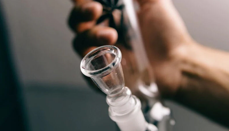 The Benefits of Using a Glass Bong Over Other Smoking Methods