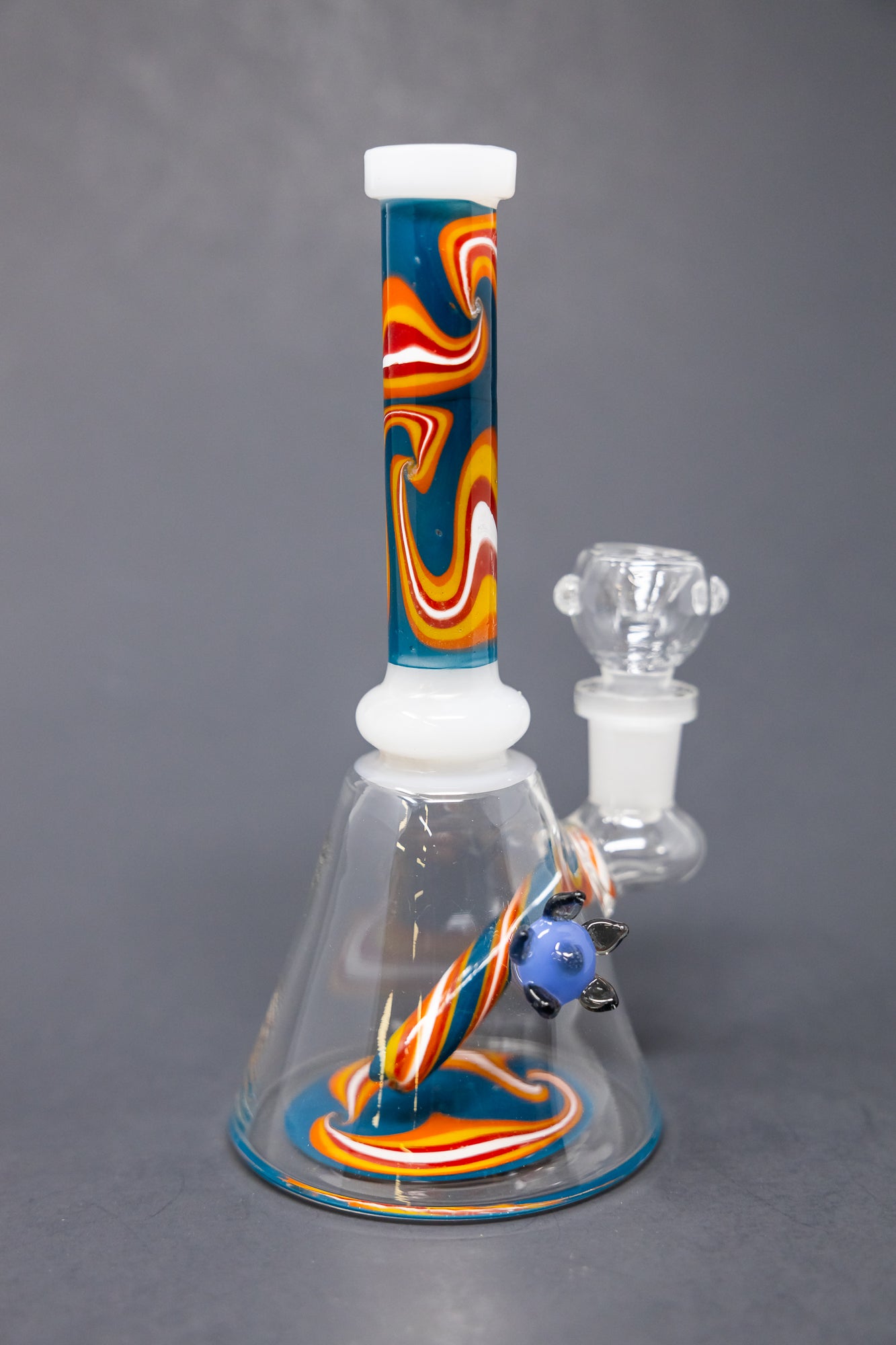 8" White Flower Bong