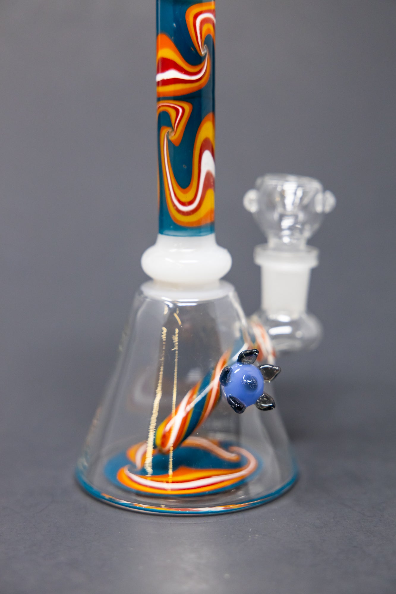 8" White Flower Bong