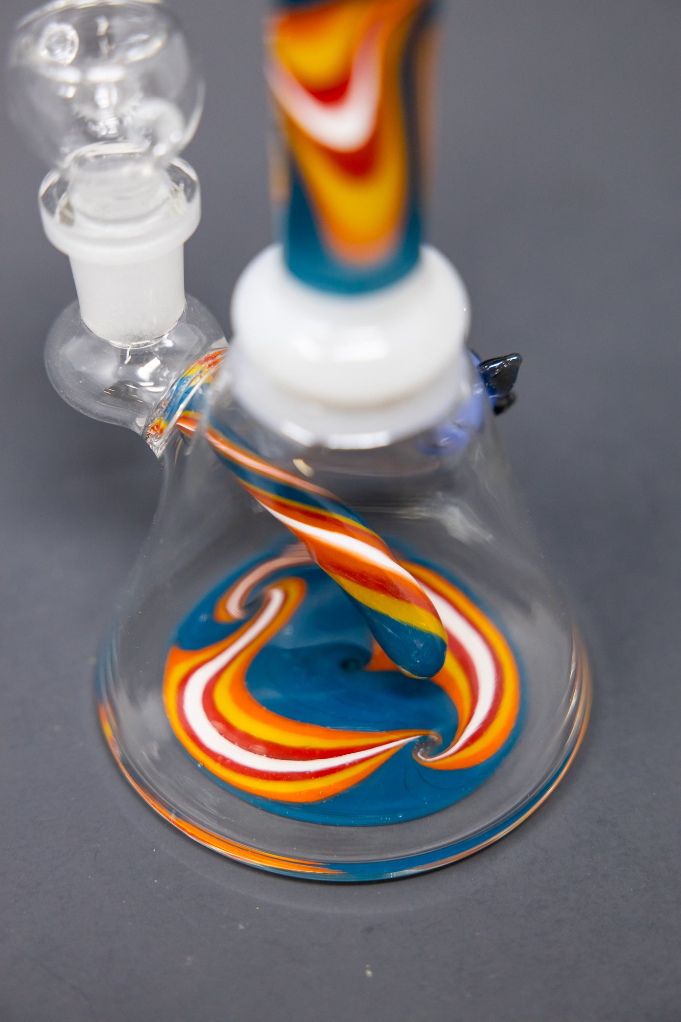 8" White Flower Bong