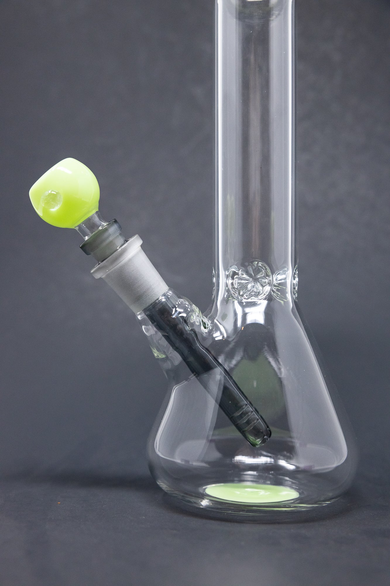 10" Milky Green Middle Accent Beaker Bong